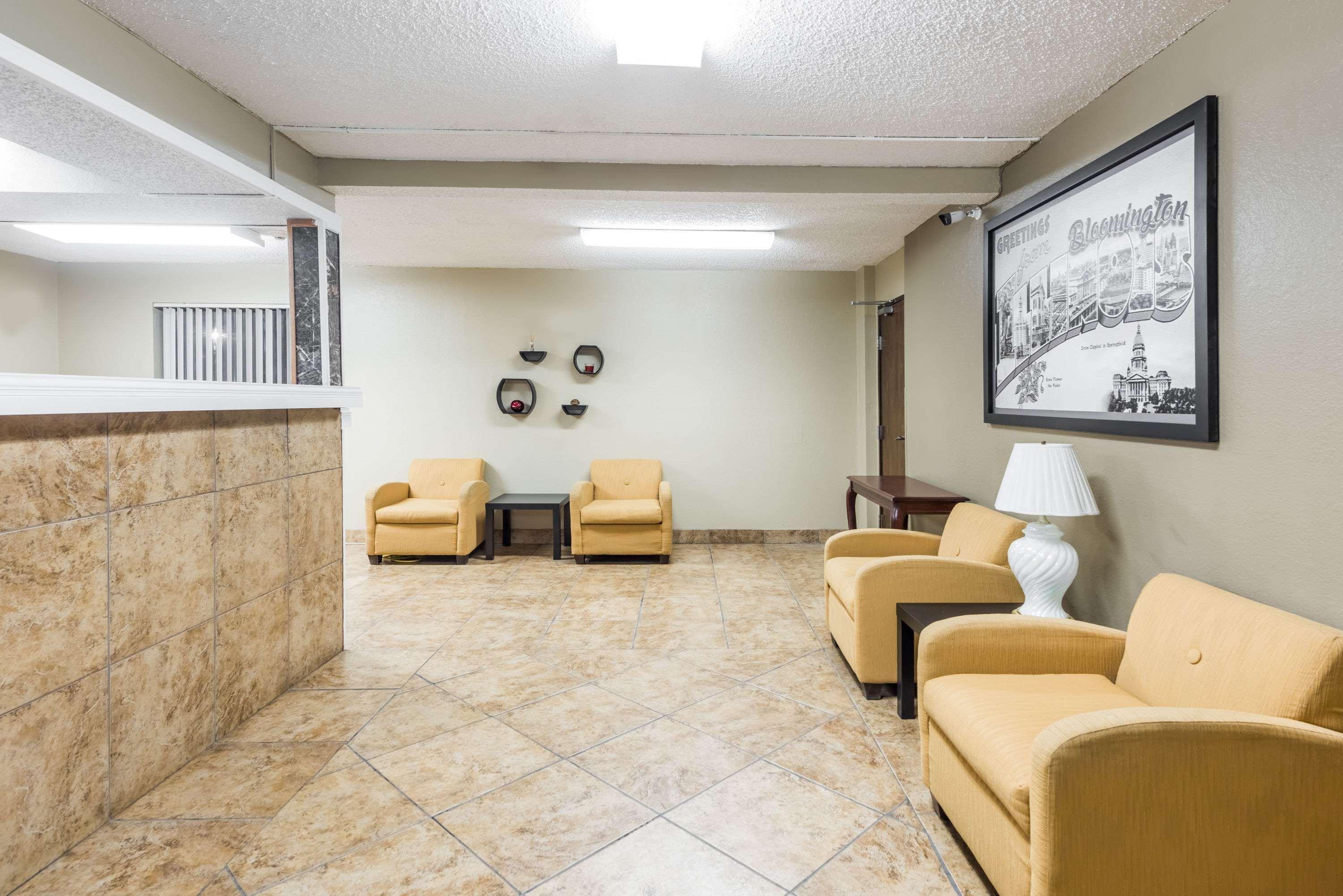 Hotel Super 8 By Wyndham Bloomington Extérieur photo