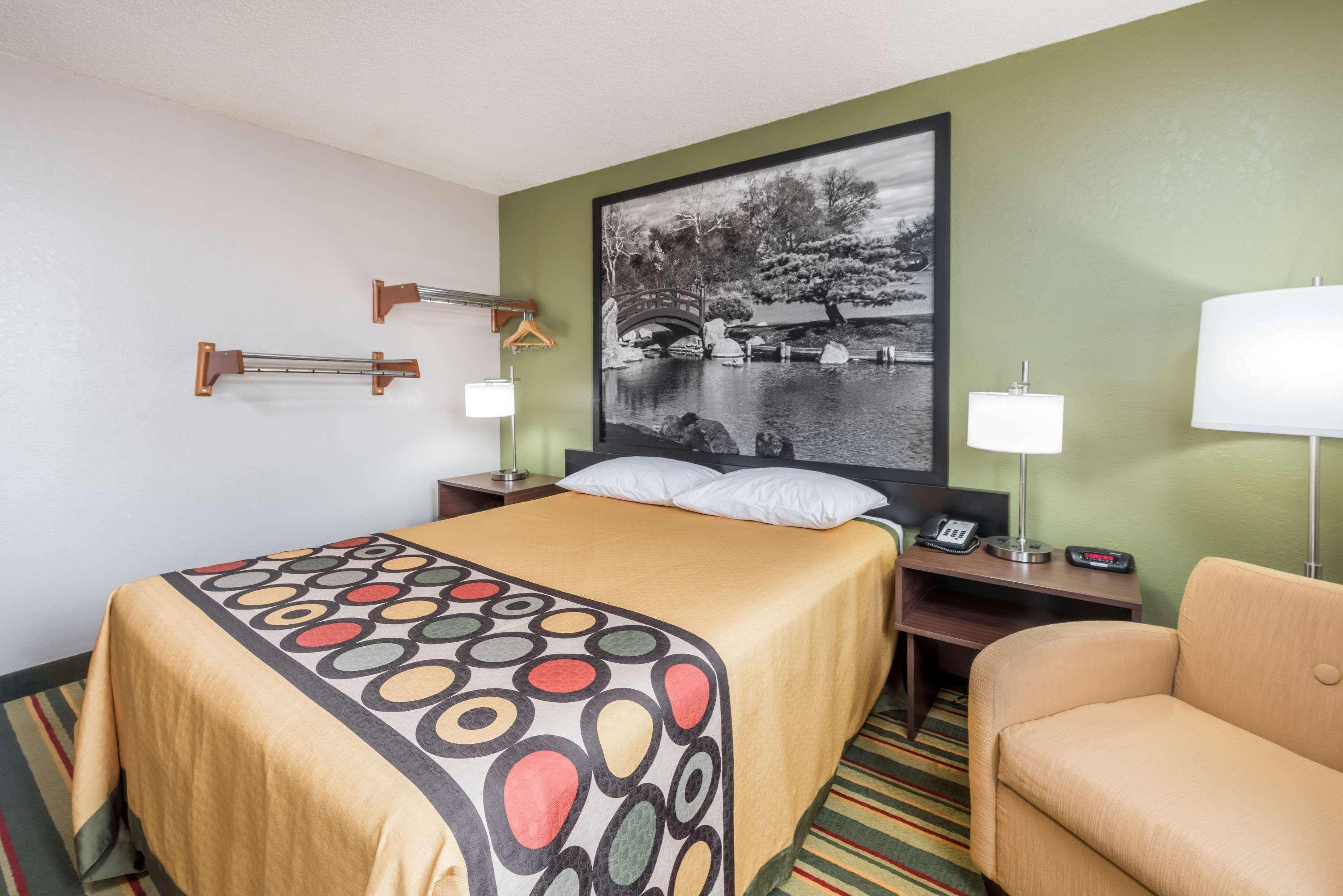 Hotel Super 8 By Wyndham Bloomington Extérieur photo